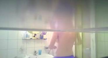 Скрытая камера в ванной